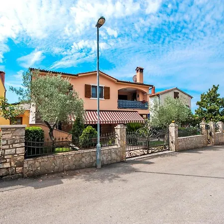 Apartment Casa Leona *