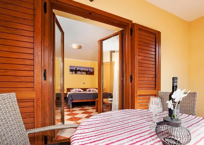 Casa Leona * Ρόβινι