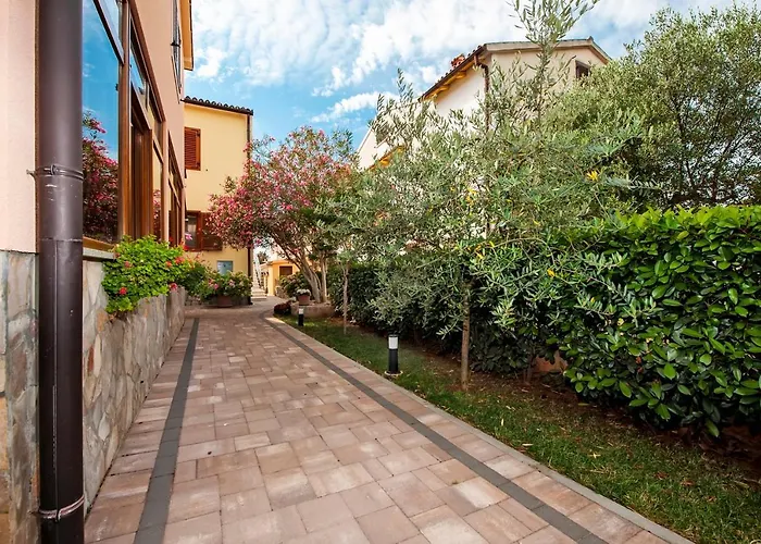 Casa Leona * Ρόβινι