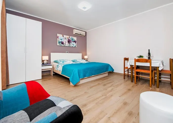 Casa Leona * Ρόβινι