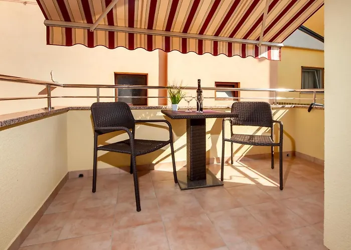 Casa Leona Ρόβινι