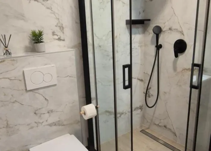 Casa Leona Ρόβινι