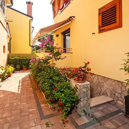 Casa Leona Апартаменты Ровинь