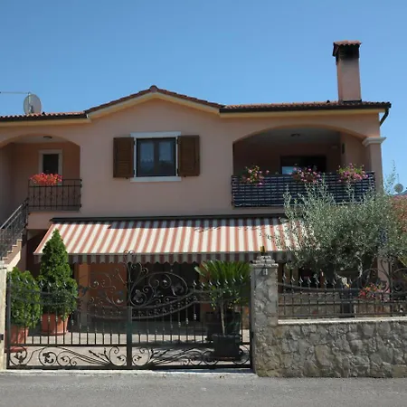 Casa Leona Апартаменты Ровинь